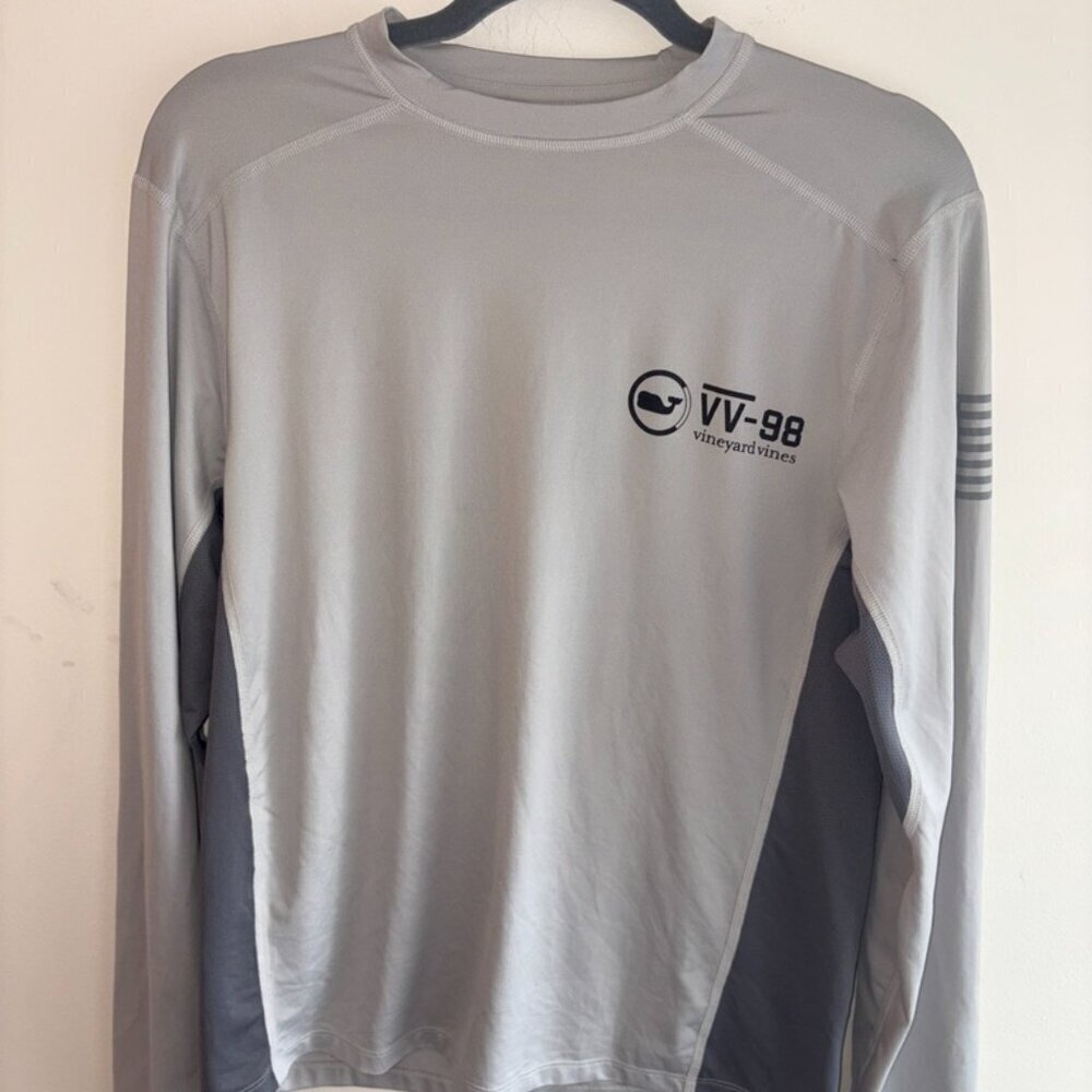 Vineyard Vines Adult Sun Shirt Rash Guard size XS Gray Silver Long Sleeve